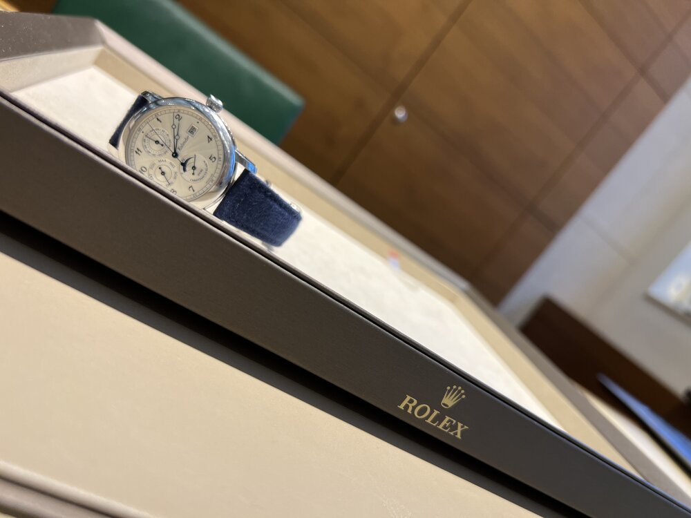 Buying a Rolex ain't as easy as putting your old watch on the table and simply asking for a new one - but I did :-)