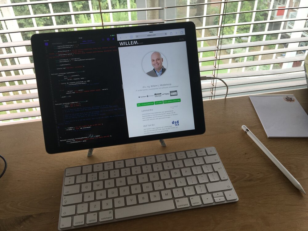 La multitarea en pantalla dividida me permite tener acceso a mi código de programación (izquierda) y una vista previa en vivo (derecha) simultáneamente