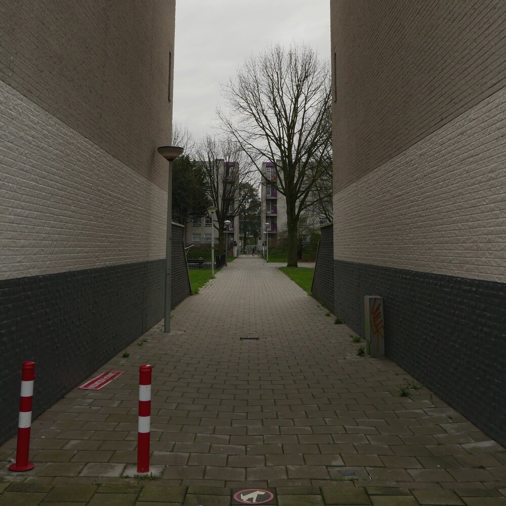 Callejón típico en Venserpolder, Amsterdam-Zuidoost
