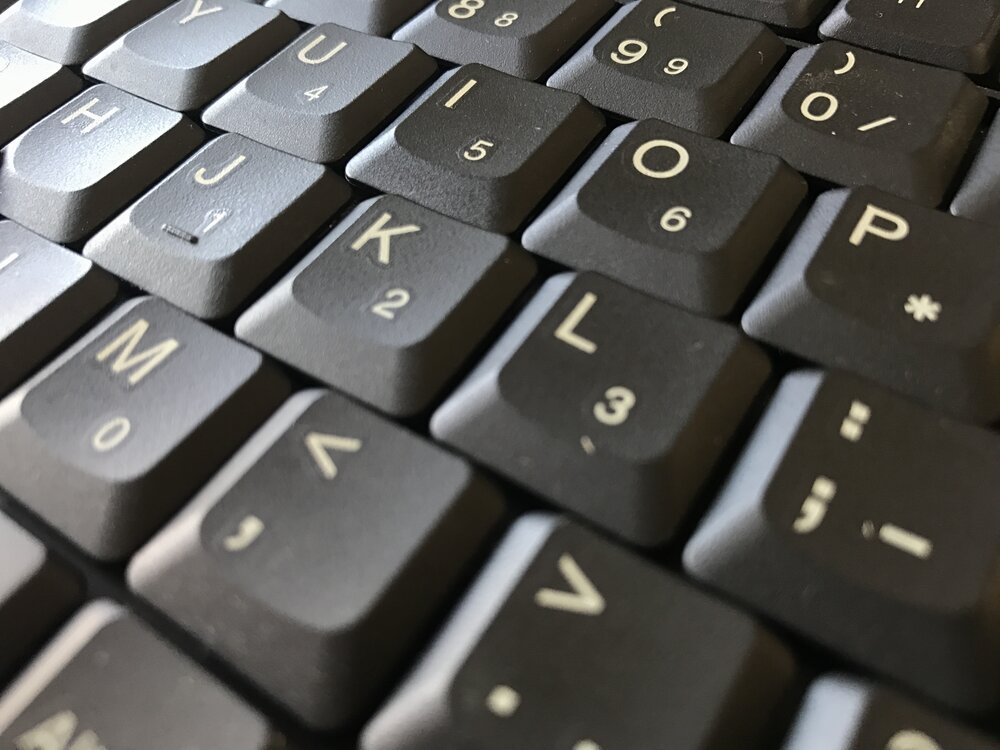 Números en lugar de letras: una función del teclado que se confunde fácilmente con un mal funcionamiento si no se está familiarizado con el Bloq Num