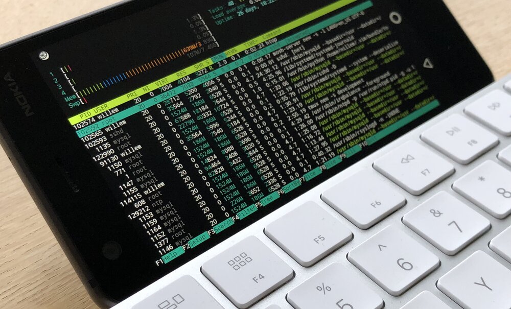 Con las aplicaciones correctas y combinado con un teclado, el teléfono inteligente económico puede hacer un trabajo serio