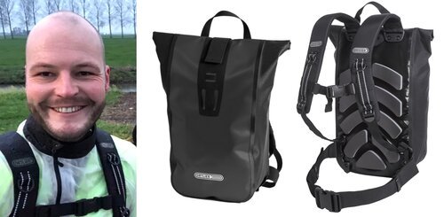 Yo llevando la mochila resistente Ortlieb Velocity con mal tiempo, fantástica pero un poco voluminosa...