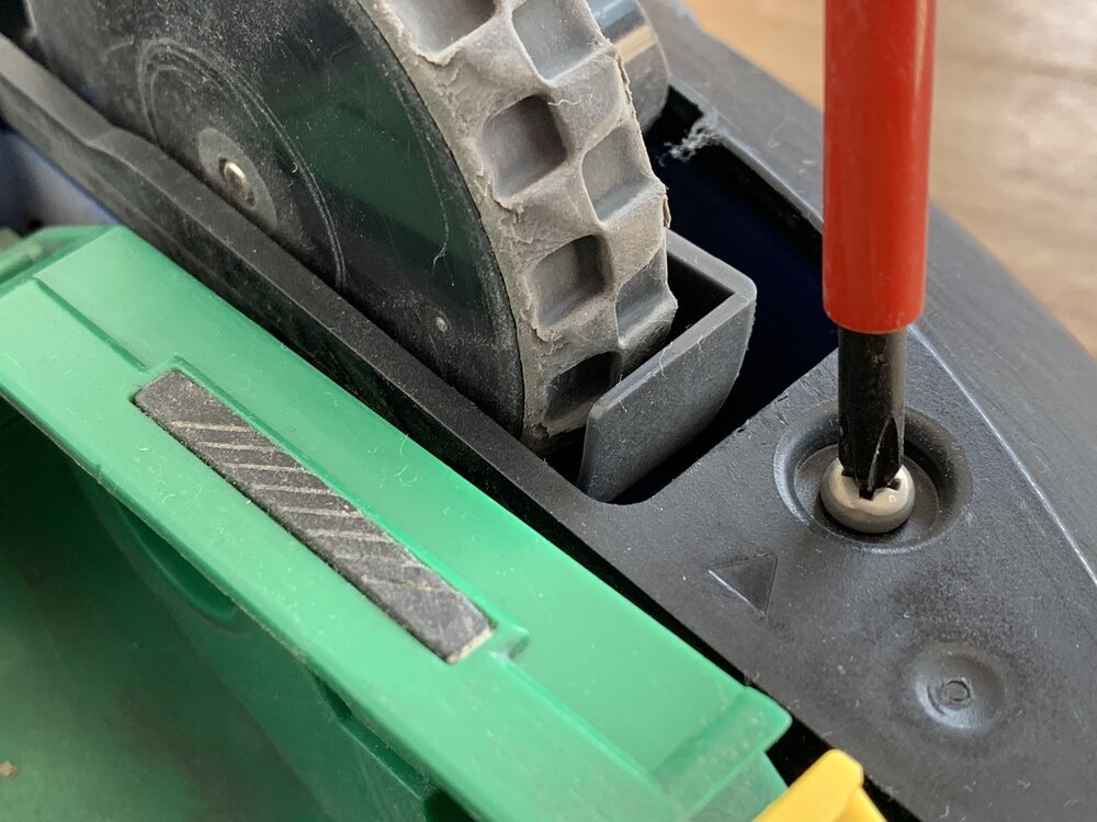 Retíralos todos, asegúrate de no perderlos (o aspirarlos durante la limpieza...)