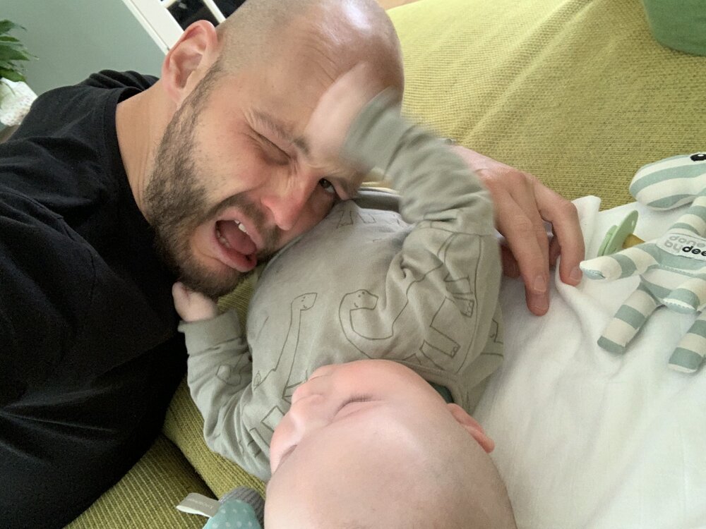 Boink boink, ¡hola papá! ¡Jugando!