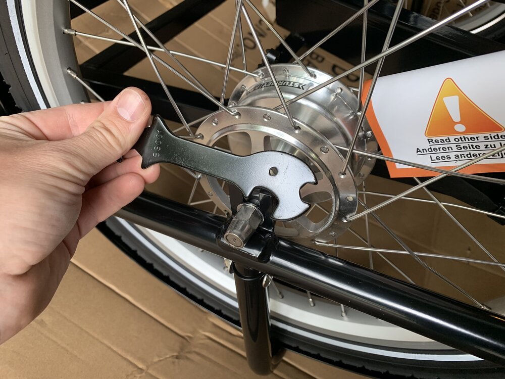 El kit de montaje viene con algunas herramientas