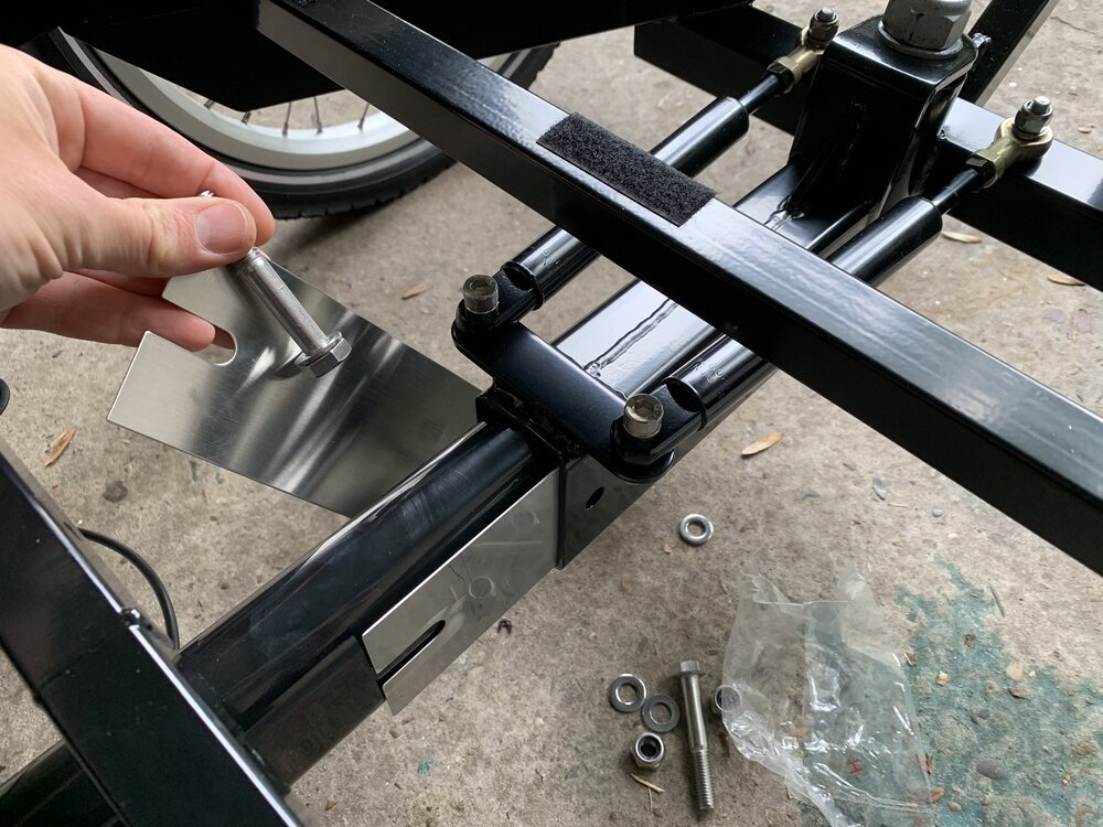 Usando placas de relleno para compensar la precisión china