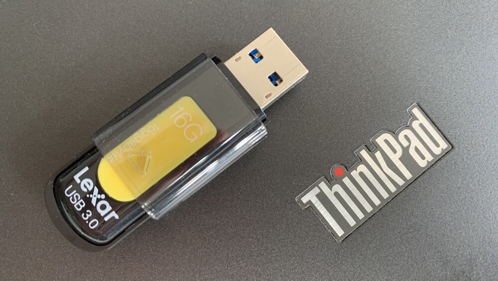 Puede usar otro ordenador para crear una memoria USB de arranque, yo usé mi ThinkPad X1