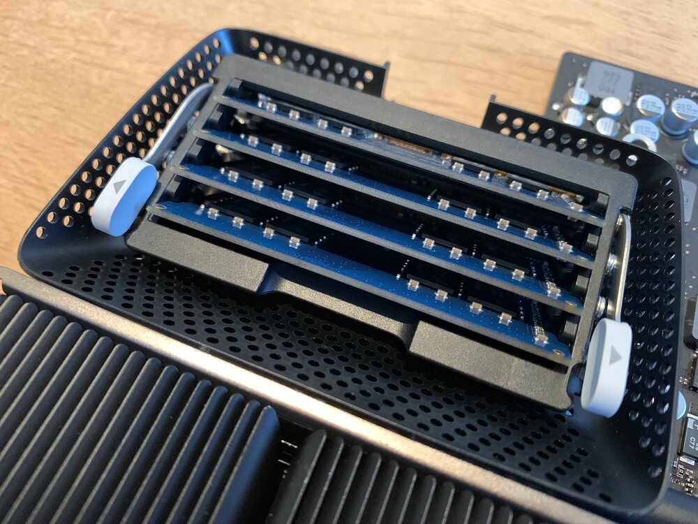 Migrando los módulos de RAM a la nueva placa lógica