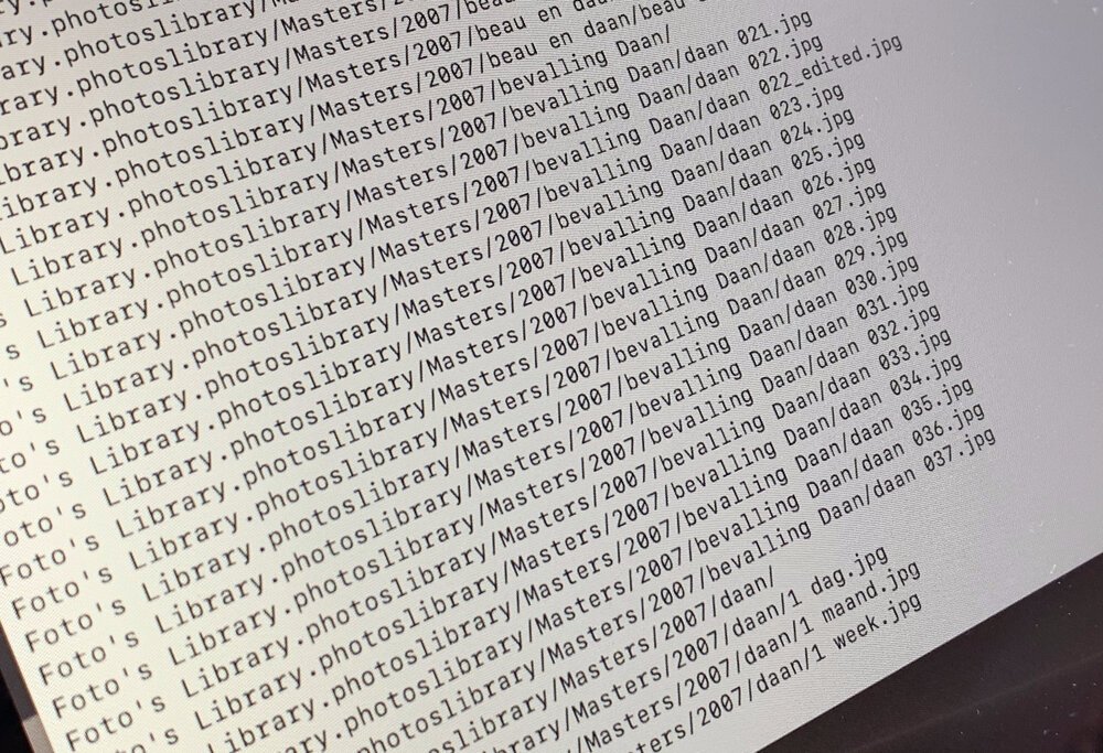 Leyendo archivos del disco rescatado - si entiendes holandés entenderás la naturaleza personal de estas fotos (‘bevalling’ significa nacimiento)