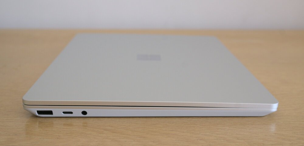 Abrir y cerrar el portátil da una sólida sensación de su robustez y calidad de construcción.