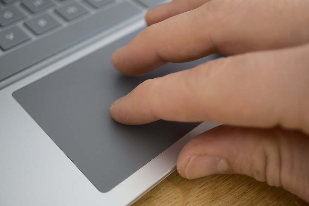 El trackpad multitáctil funciona bien con Windows 10.