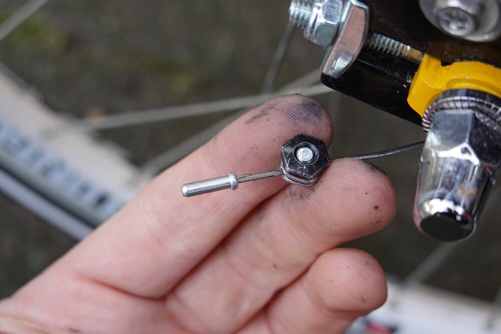 No olvide poner un tapón en el extremo del cable para evitar que se deshilache
