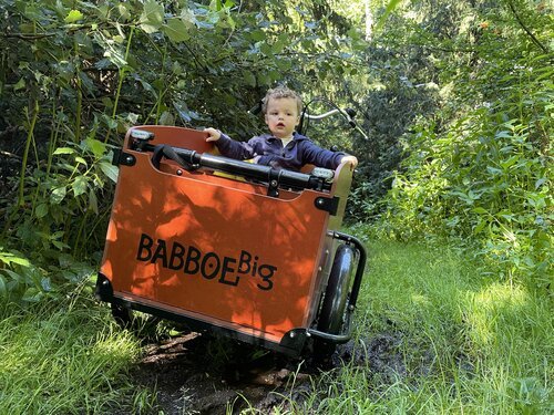 ¡Ve fuera de la carretera en lugar de tomar el camino trillado: el barro en el parque local se suma a la aventura!