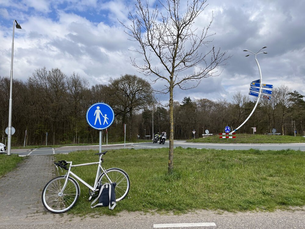 Sigue las señales de tráfico o usa un sistema de navegación GPS - hagas lo que hagas, asegúrate de tener una idea de adónde vas