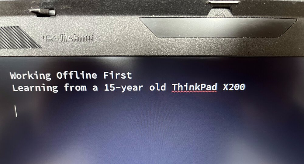 Ver píxeles sobre un fondo negro grisáceo - la pantalla del X200 no es rival para los modernos monitores HiDPI micro led u OLED