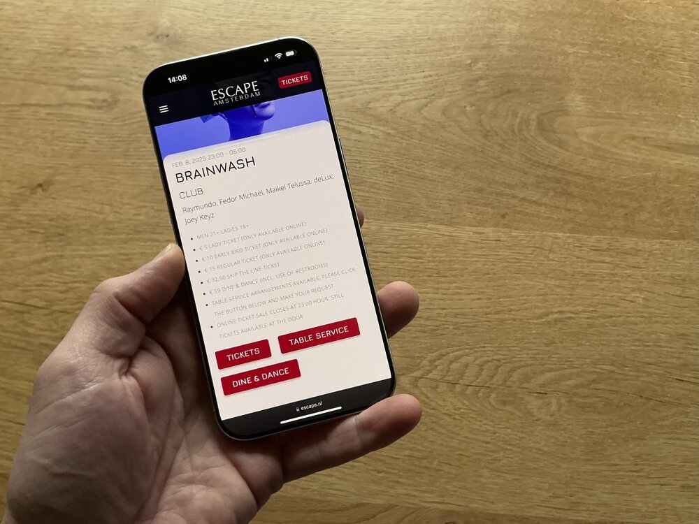 Botones grandes que dirigen la atención al embudo comercial