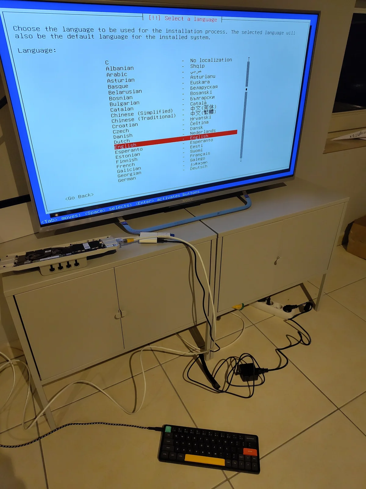 26 August, the kitchen floor: the Amsterdam twin being built, a mainboard in a small case with the console on a monitor