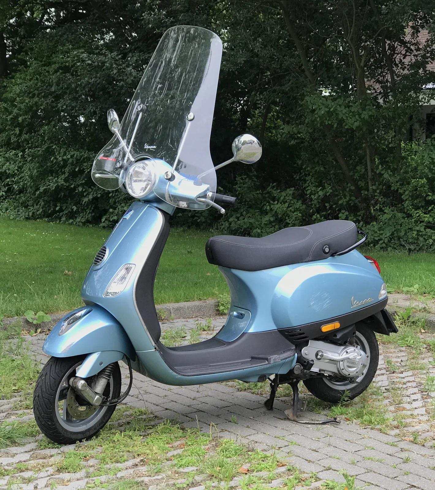 Explosive little Vespa - the moped that made me start cycling