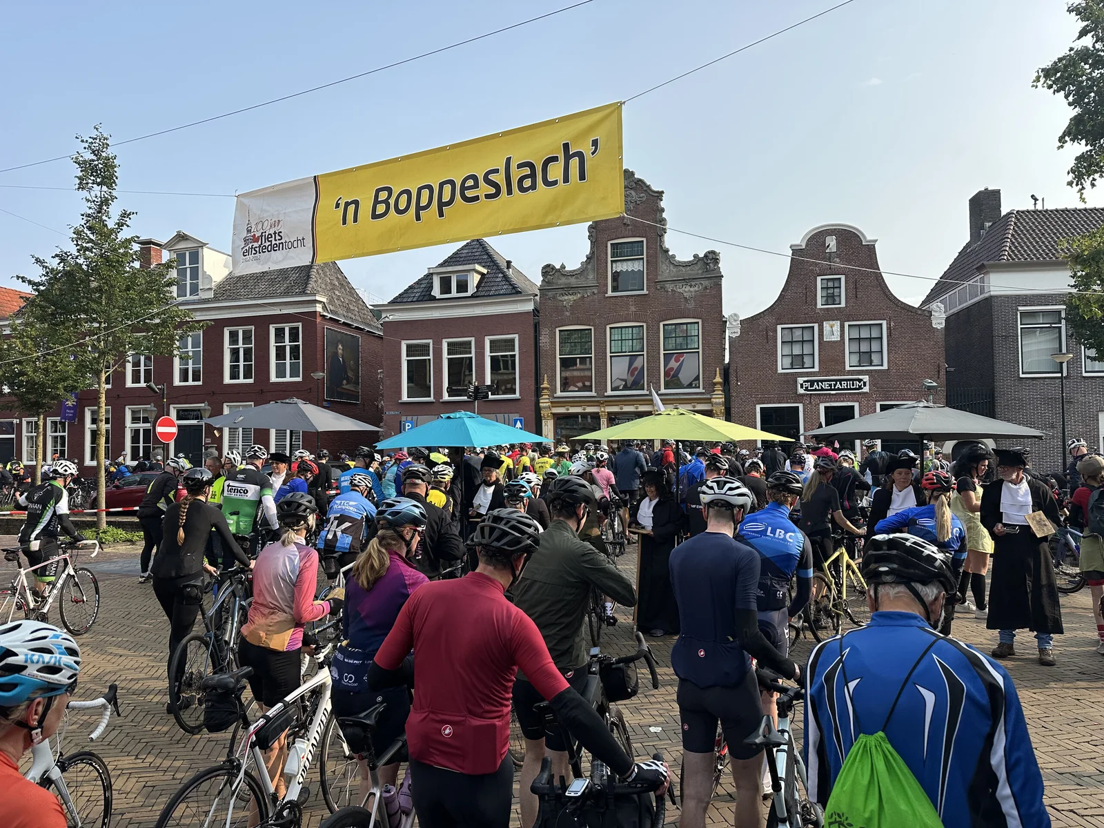 'n Boppeslach: de stimpelpost Frentsjer fan de Fietselfstedentocht 2025