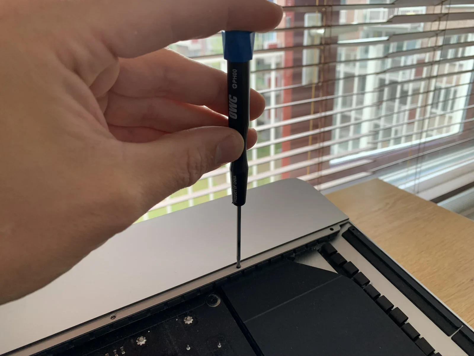 Removing screws from the iMac
