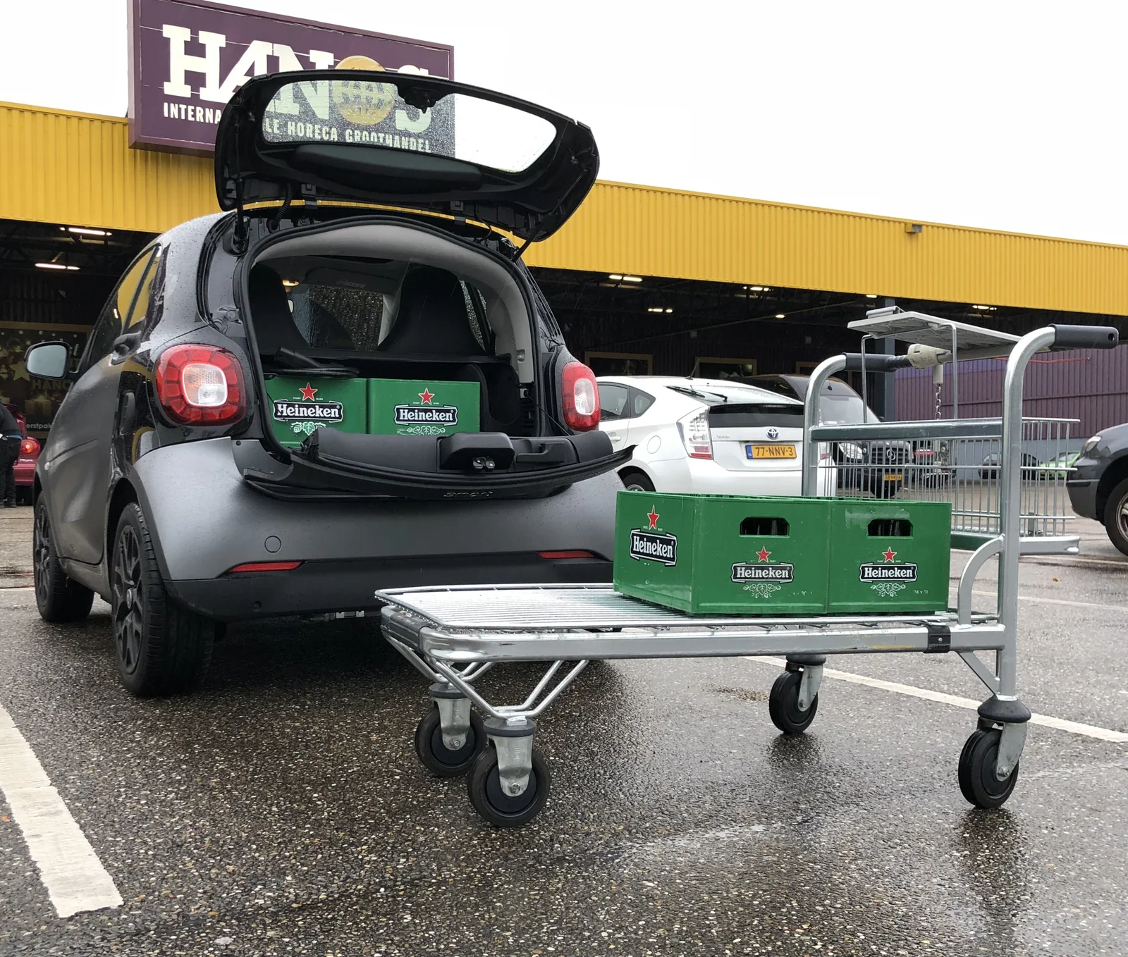 Boxes of Heineken 0.0% in the Smart