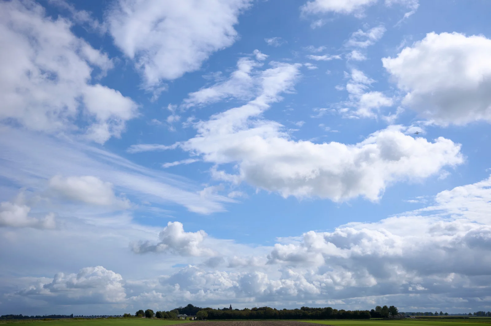 Only sky and a thin strip of land. Photo: Kevin Middelkoop