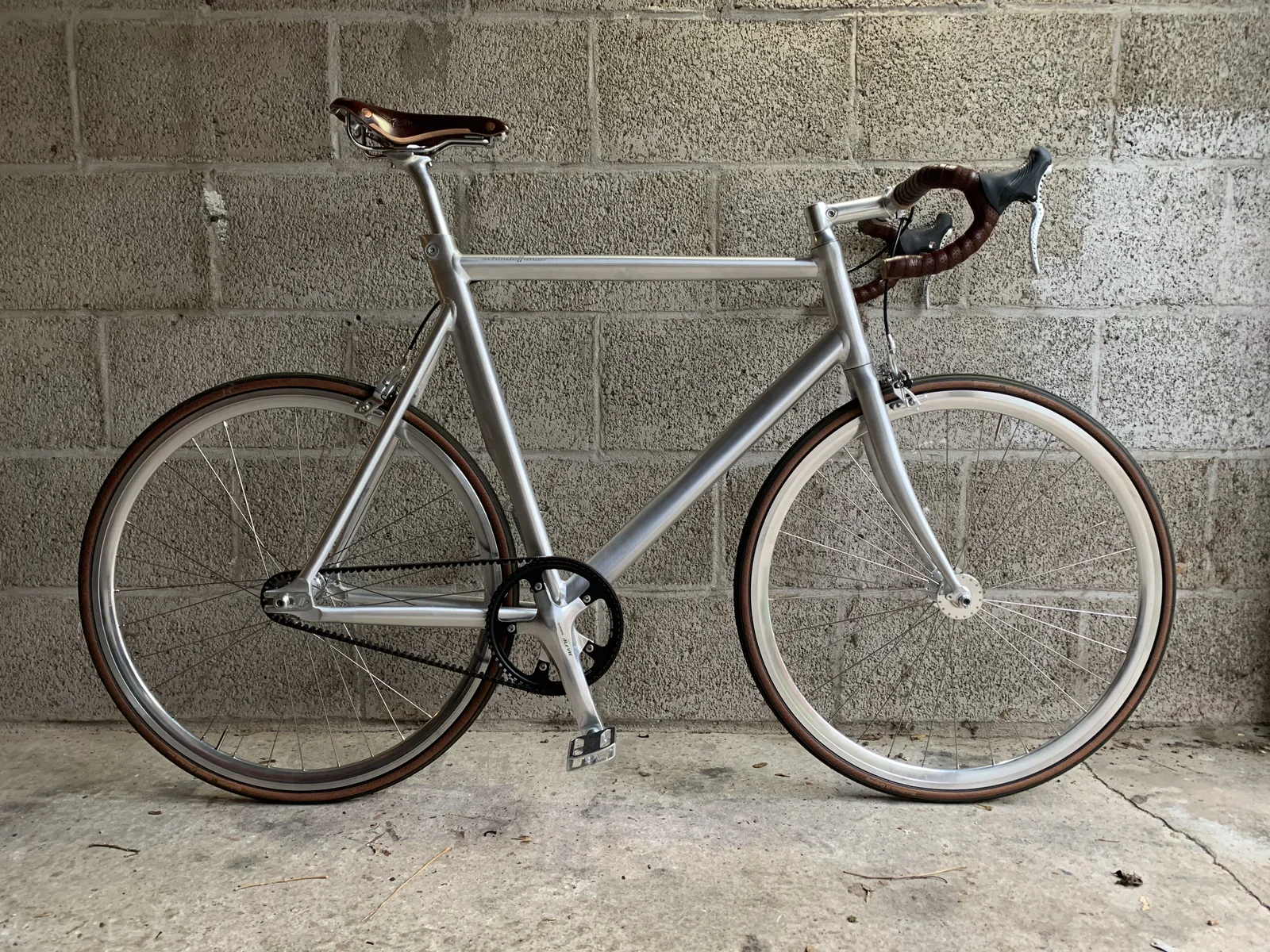 Siegfried Road as I got it from the bike shop - with a brown Brooks Swift saddle and matching Continental tires