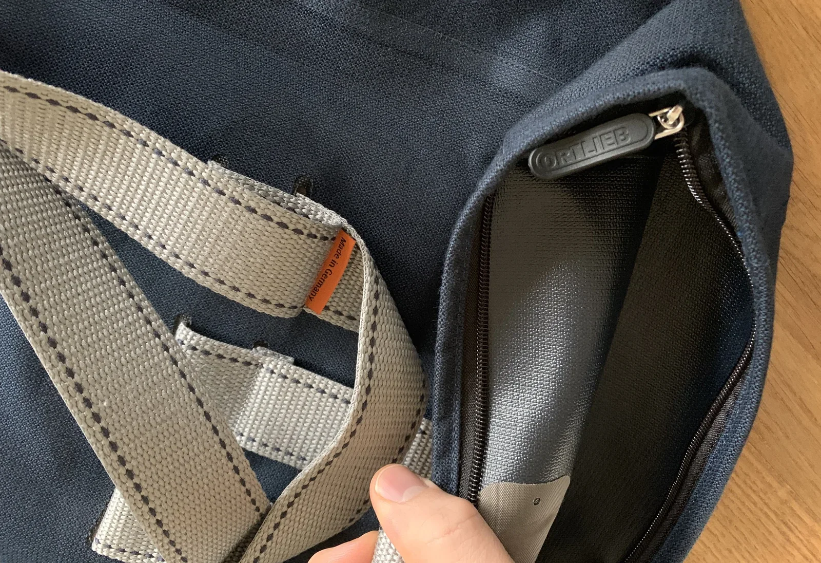 Ortlieb Urban: Textiele look aan de buitenkant, polyurethaan waterdichtheid aan de binnenkant