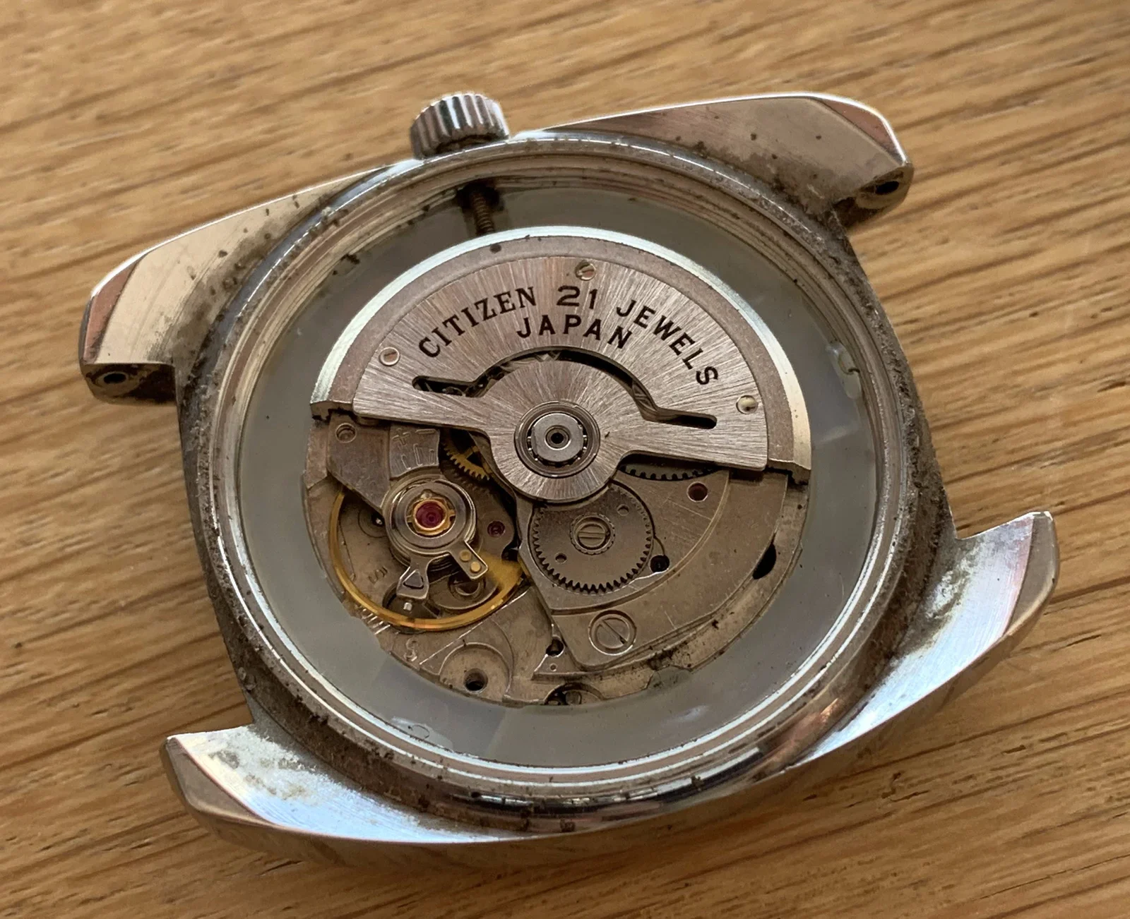Dit horloge heeft een automatisch Citizen 6000 uurwerk met 21 jewels