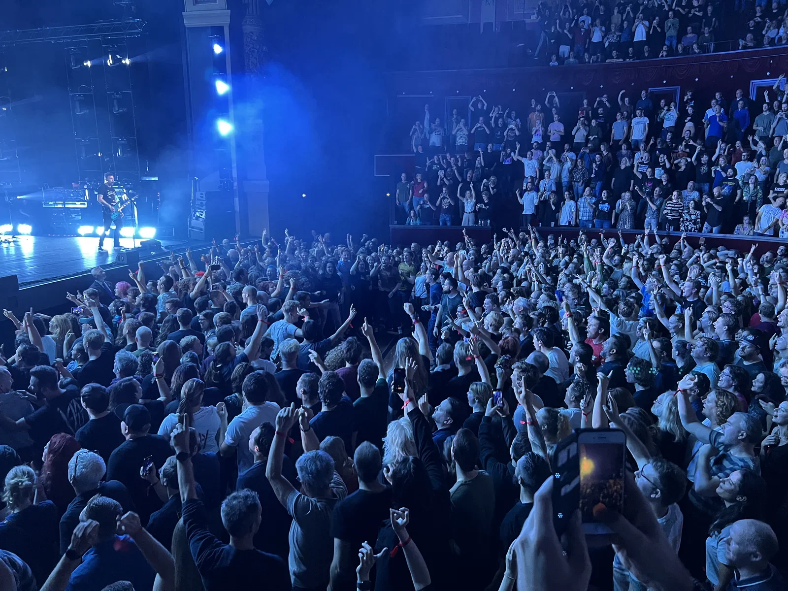 A mosh pit in Theatre Carré!!