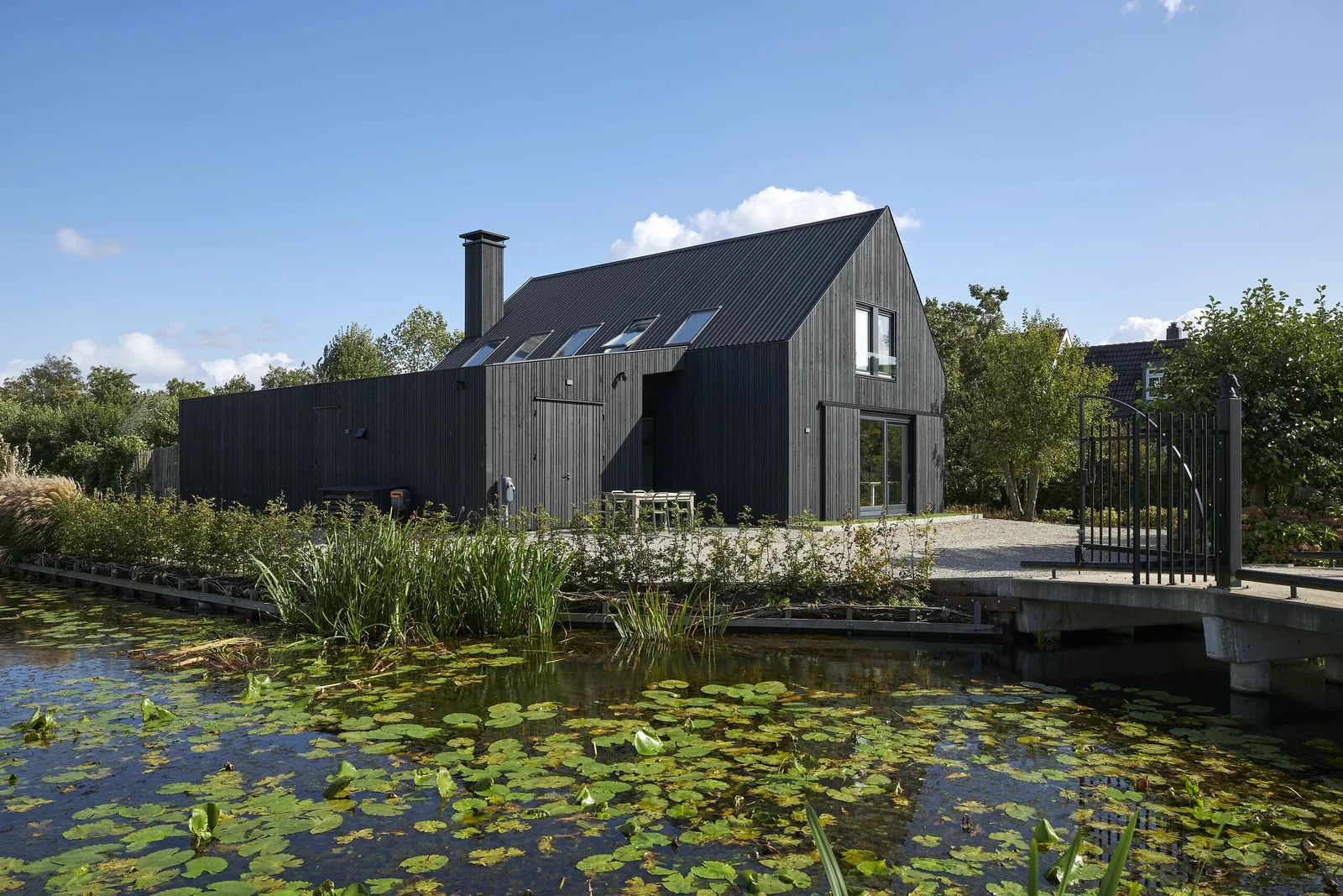 A black-clad villa across the pond. Photo: Kevin Middelkoop