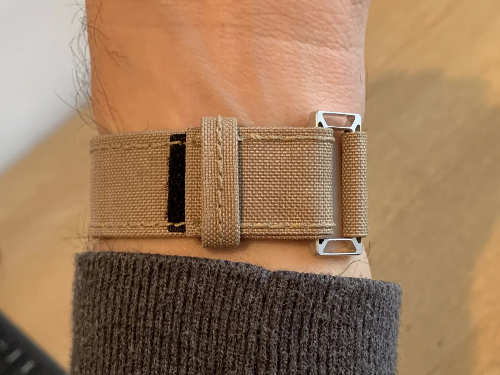 In lijn met de "LIGHT"-kast van mijn horloge, is de gesp van deze band gefreesd om onnodig gewicht te verwijderen