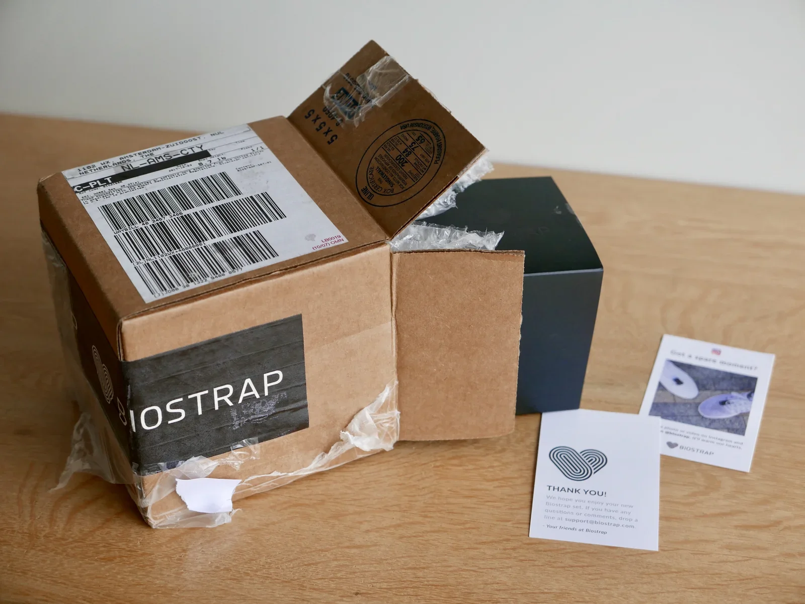 Unboxing Biostrap: it comes well packed in a nice box.