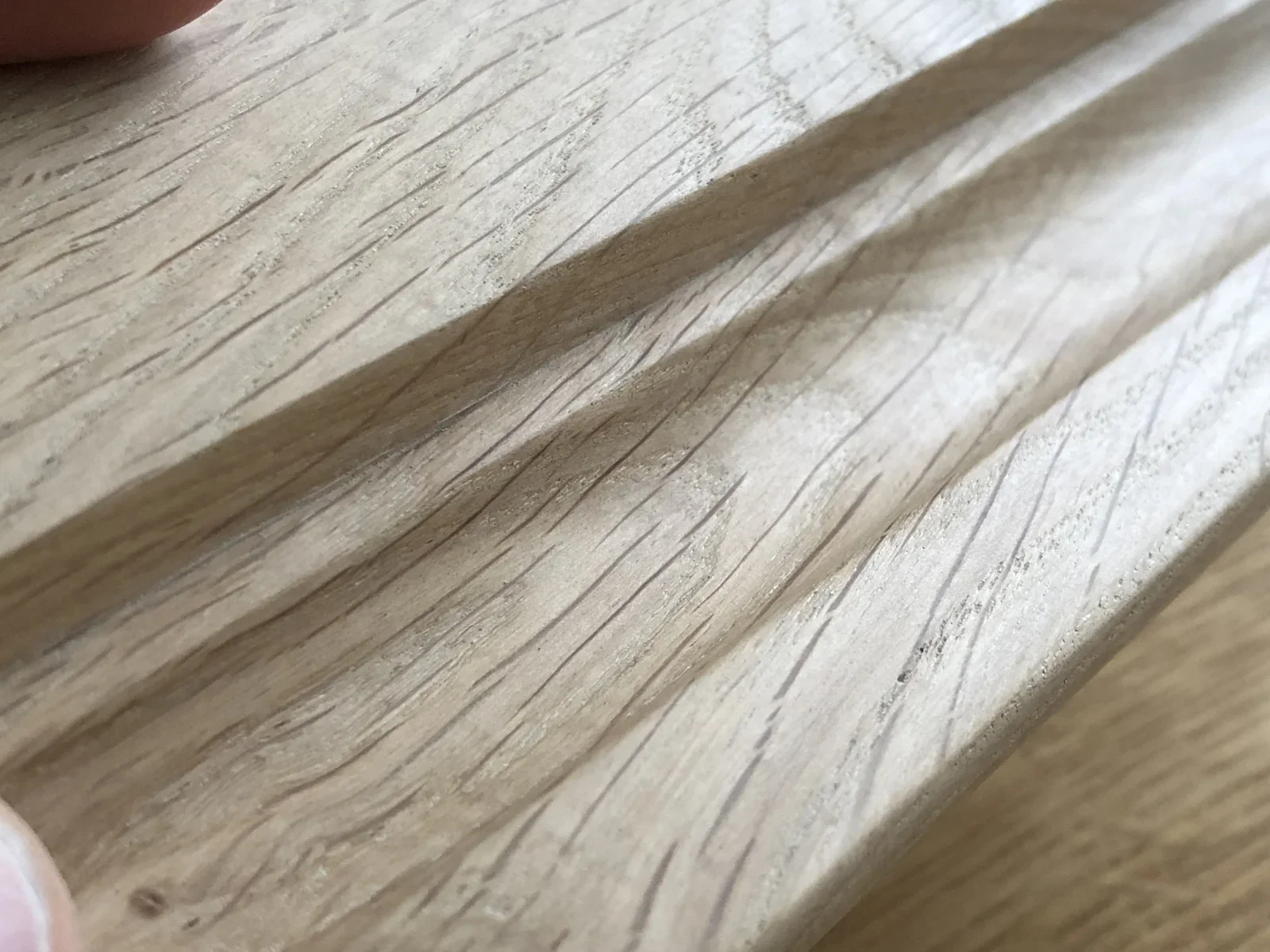 The wood nerves provide a natural pattern on the stand