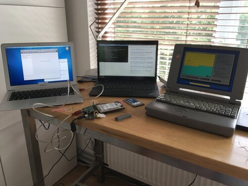 ... blijkbaar had hij een beetje aanmoediging nodig van zijn moderne neven...