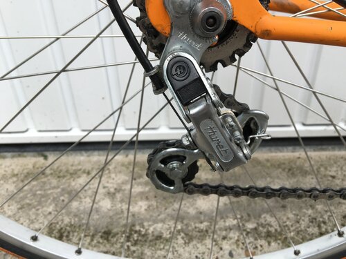 De Hurret-achterderailleur (die van de andere kant van de wereld werd ingevlogen) past mooi