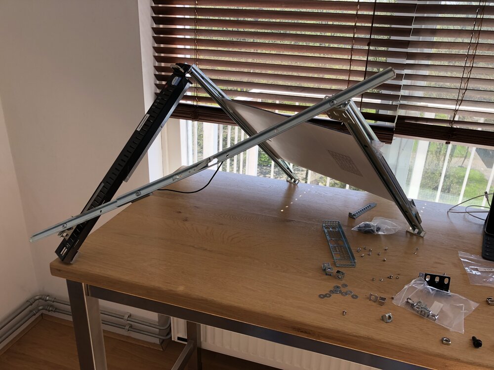 Een mooie hoek bereikt met drie poten, geschikt voor bevestiging op mijn balkon