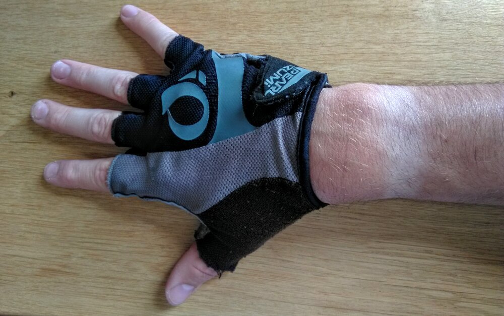 Ik zal zeker wat tijd nodig hebben om te wennen aan het niet dragen van sensoren... let op de witte streep op mijn pols :-)