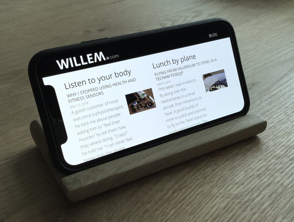 Het touchscreen is volledig toegankelijk, de voorste rand is iets verzonken om 