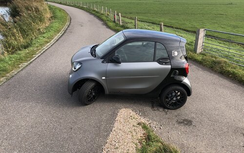 Maak zeer - ongelooflijk! - scherpe bochten (met een draaicirkel van slechts 6.95M)