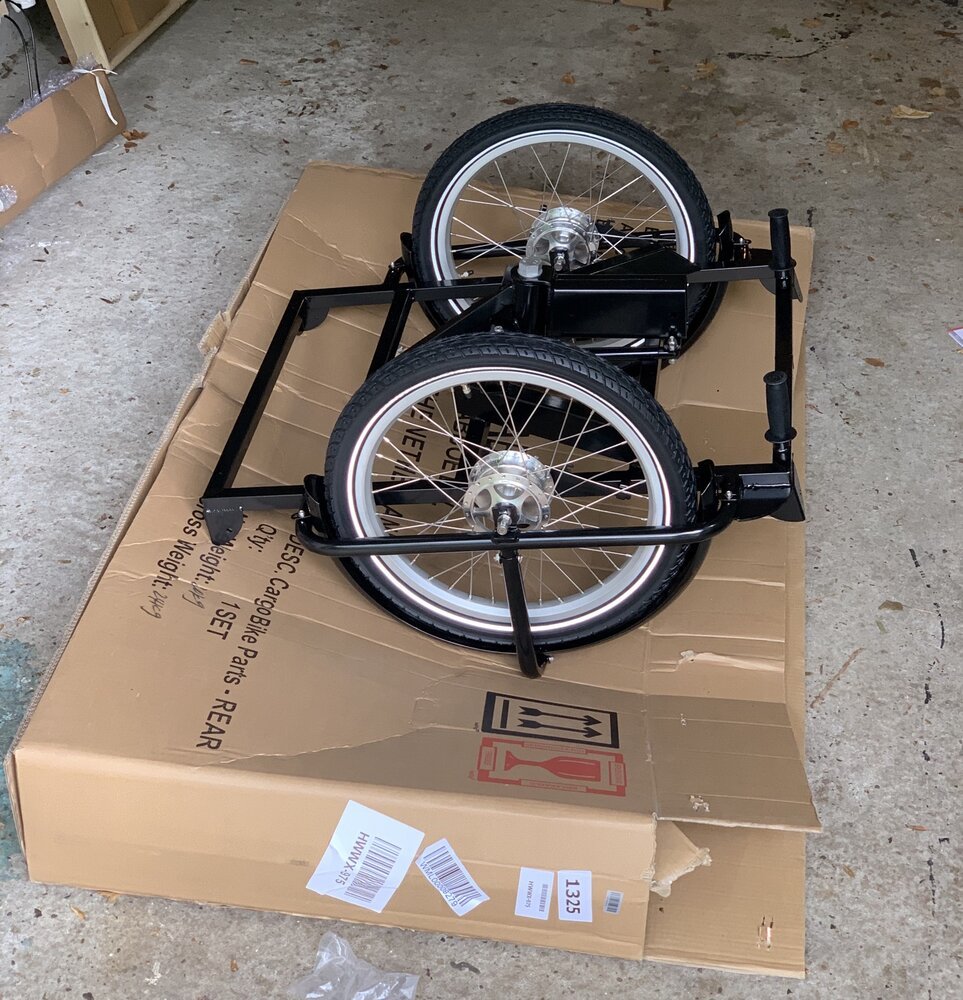 Voorwielen aan het frame bevestigen