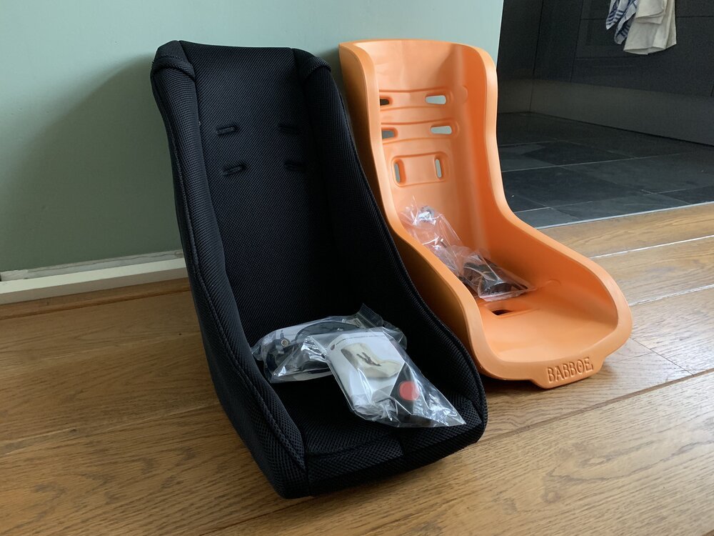 Je kunt optionele baby- en kinderzitjes installeren