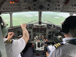 Vliegen in een C47-A (DC-3) klassiek vliegtuig