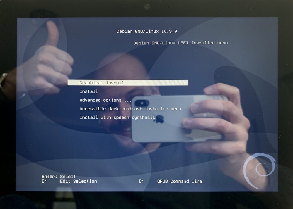 Debian GNU/Linux Installer Menu op Surface Go - blije ik