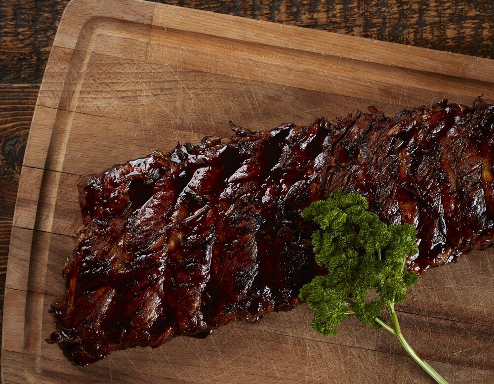 [image] Daarentegen legt deze hero image van de Café Carbòn Ribs de volledige nadruk op één product
