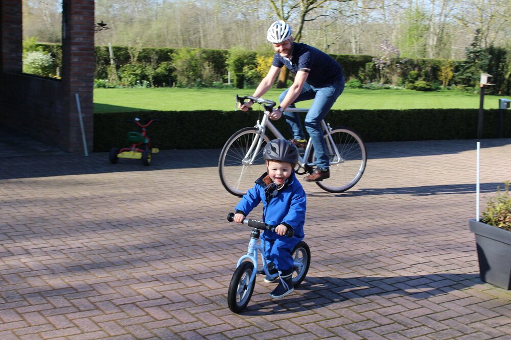 Papa arriveert op de fiets, inspiratie voor de volgende generatie!