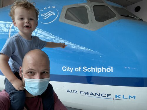 Dit vliegtuig vliegt overal - maar verlaat de grond nooit (op Schiphol Amsterdam)