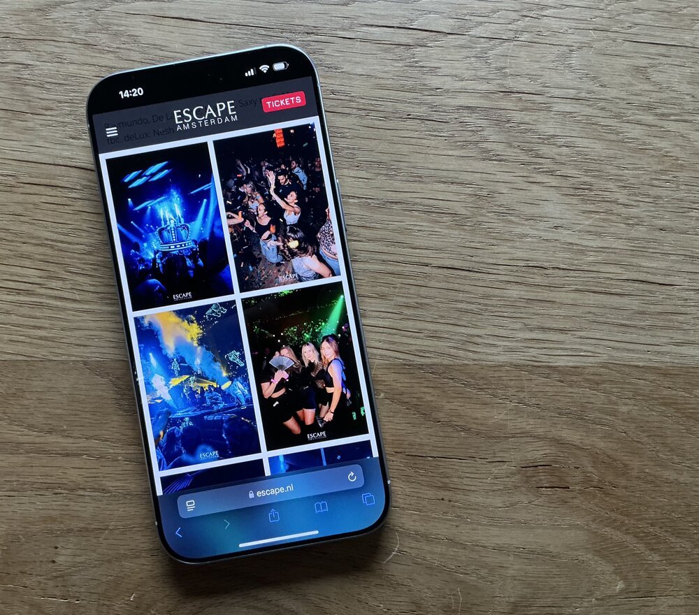 De geïntegreerde galerij biedt een rijke blik op de geschiedenis van Escape Club