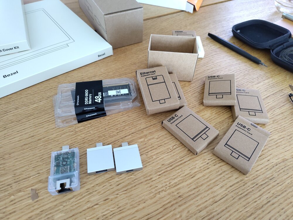 De laptop is voorzien van verwisselbare poortmodules, zodat je je eigen poorten voor I/O kunt kiezen.