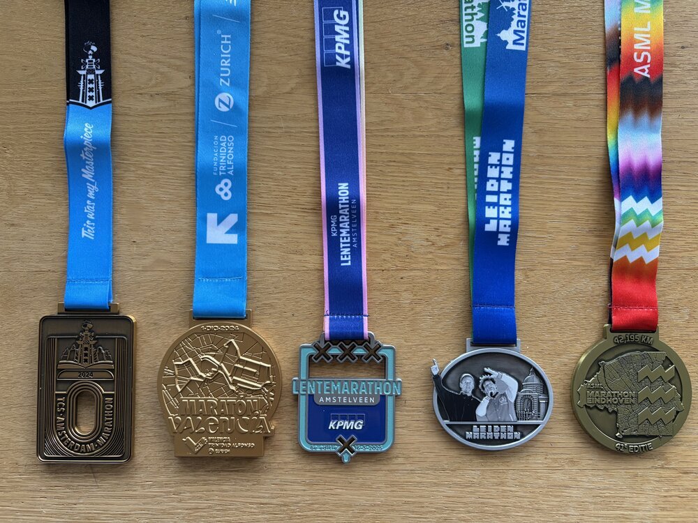 Vijf marathons in 12 maanden (Amsterdam '24, Valencia '24, Amstelveen '25, Leiden '25, Eindhoven '25)